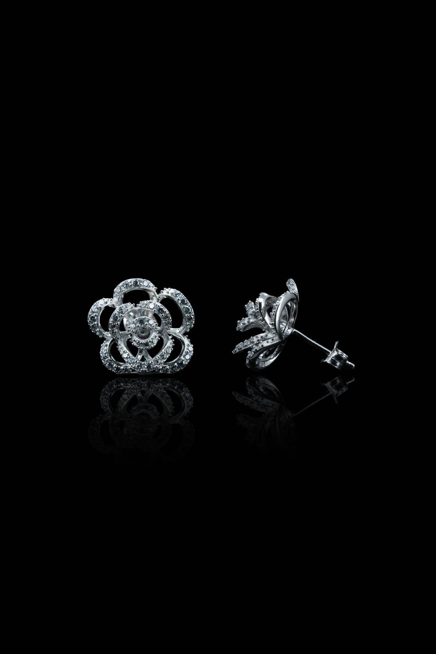 
                  
                    LVE066 CAMELLIA FLOWER EARRINGS
                  
                