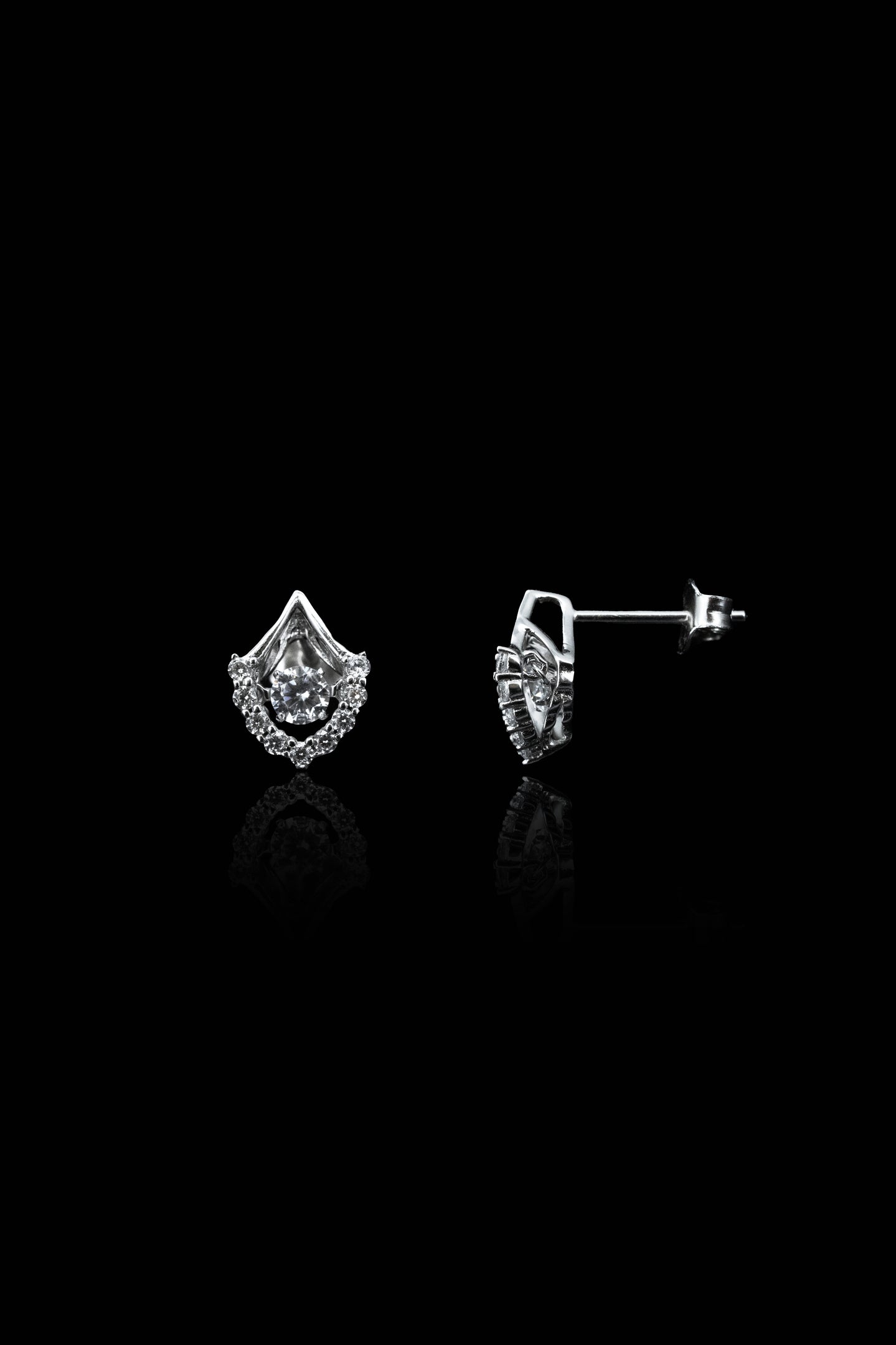 LVE016 SHIELD SHAPE DANCING STONE EARRINGS