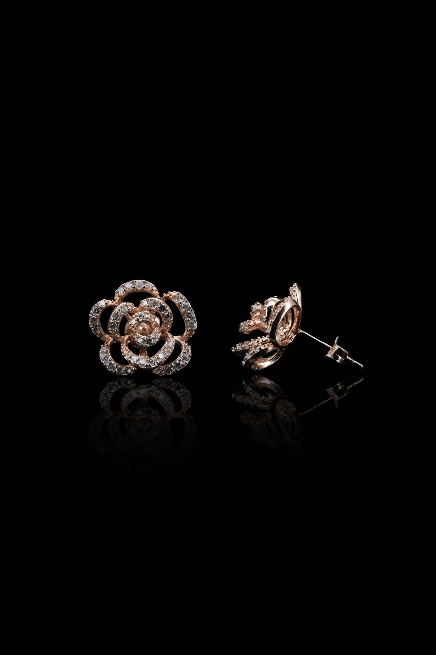 
                  
                    LVE066 CAMELLIA FLOWER EARRINGS
                  
                