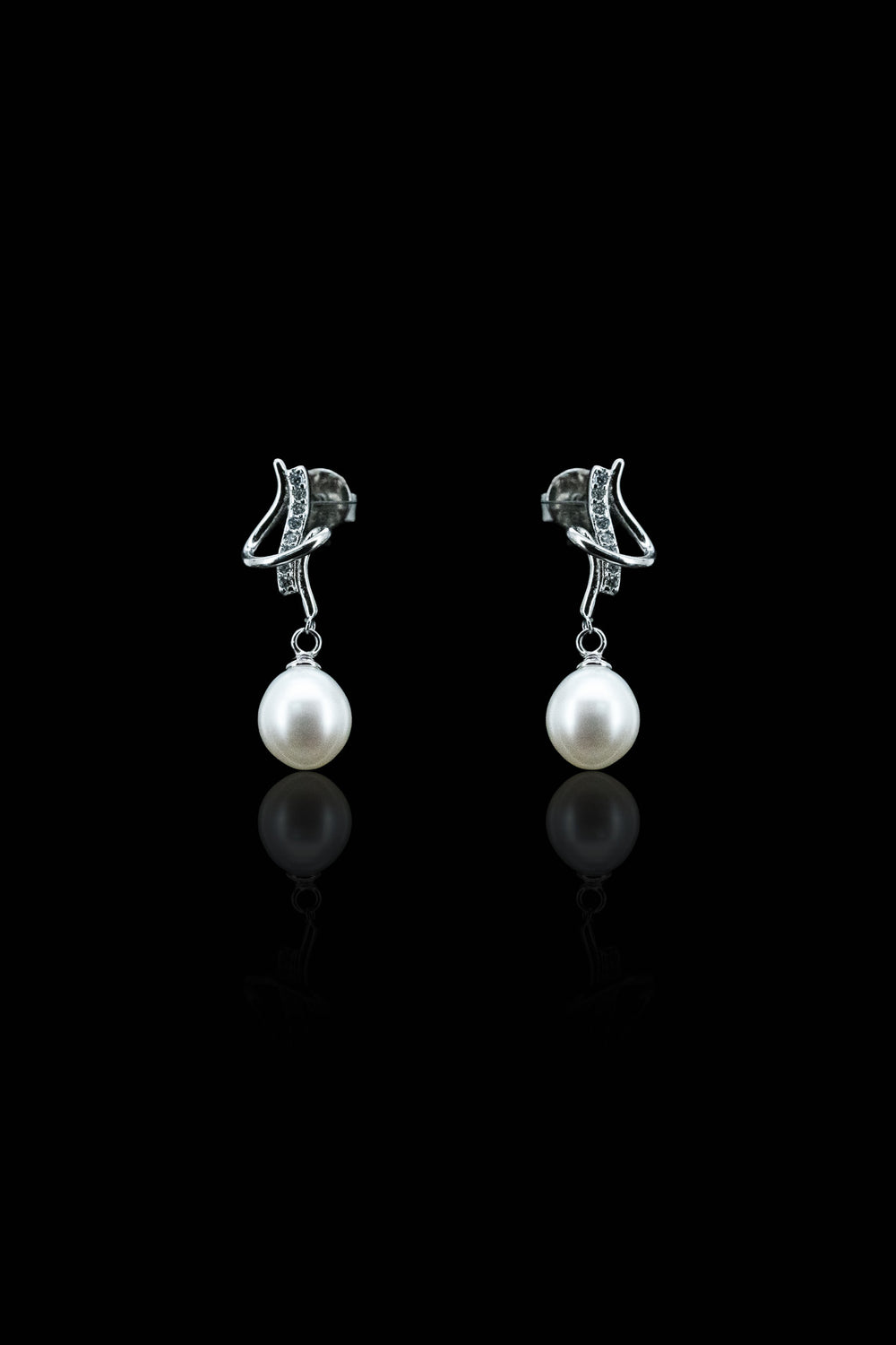 LVE055 CURVY PEARL DROP EARRINGS