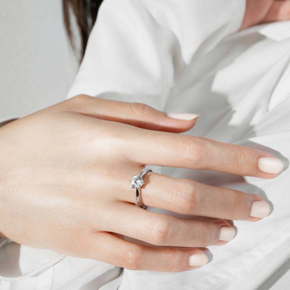 
                  
                    LVR024 SPARKLE SOLITAIRE RING
                  
                