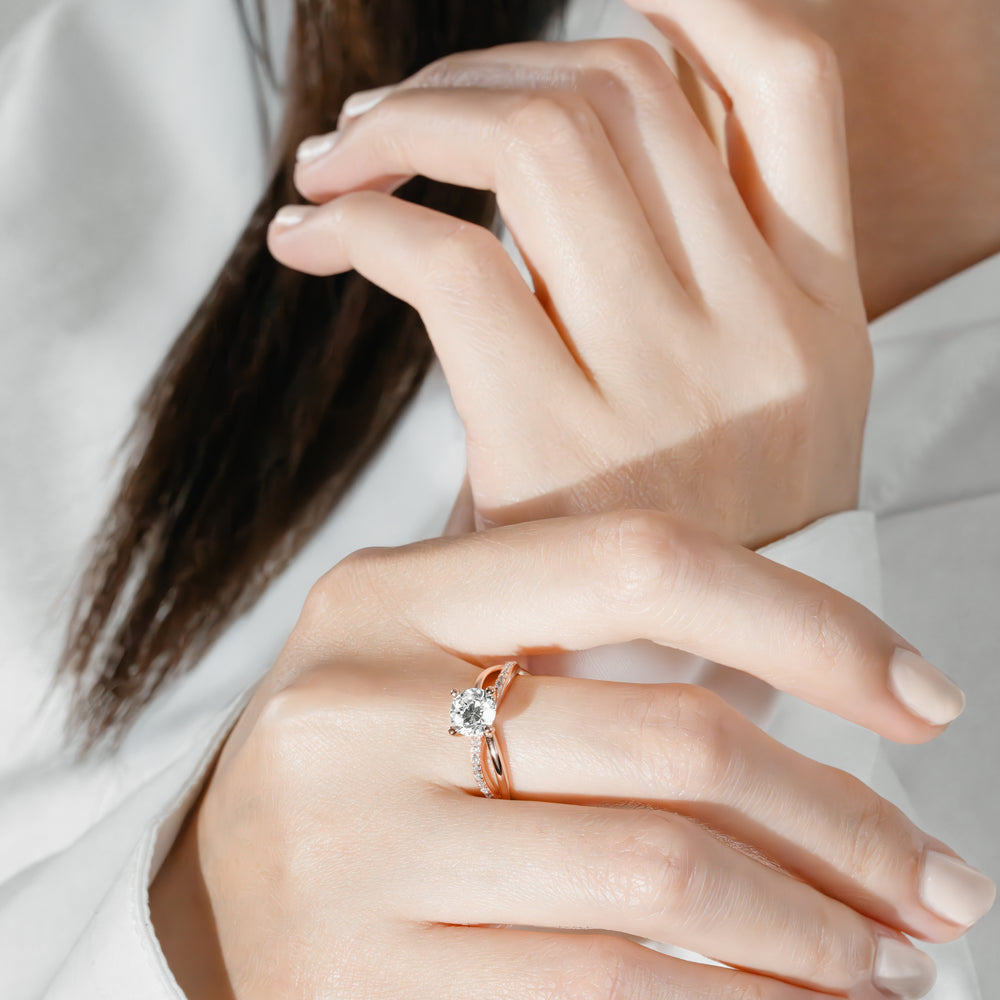 
                  
                    LVR027 ANNEAU DE PAVE CROISÉ
                  
                