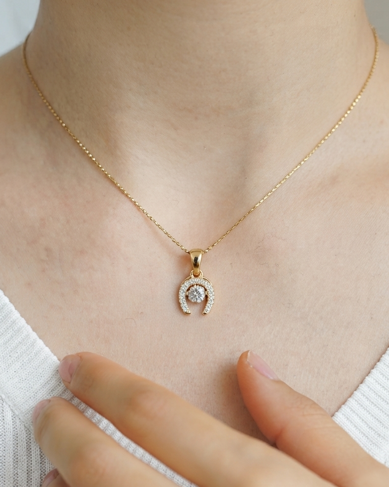 LVN072 LUCKY CHARM HORSESHOE DANCING STONE NECKLACE