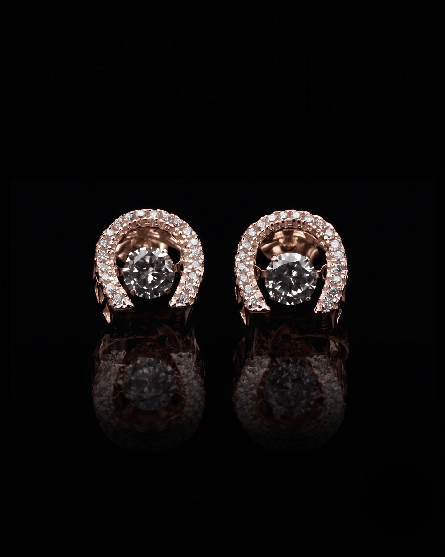 
                  
                    LVE082 LUCKY CHARM HORSESHOE DANCING STONE STUD EARRINGS
                  
                