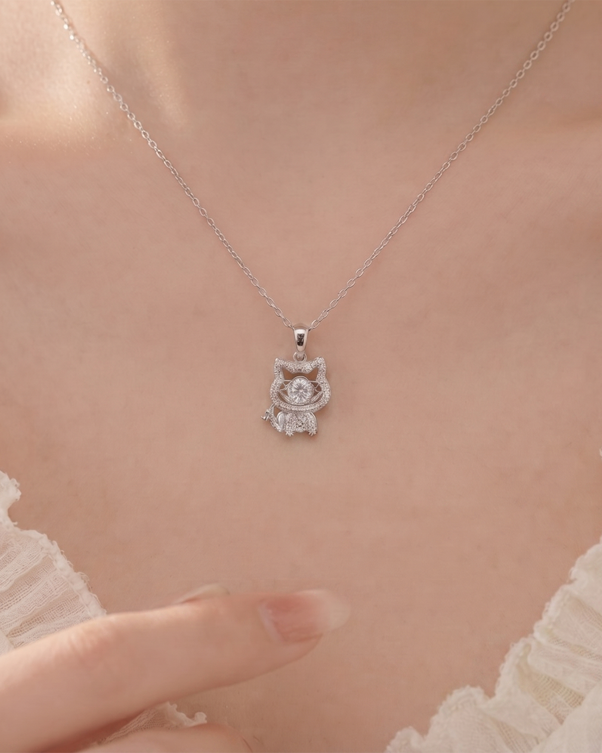
                  
                    LVN070 AMOUR KITTEN DANCING STONE NECKLACE
                  
                