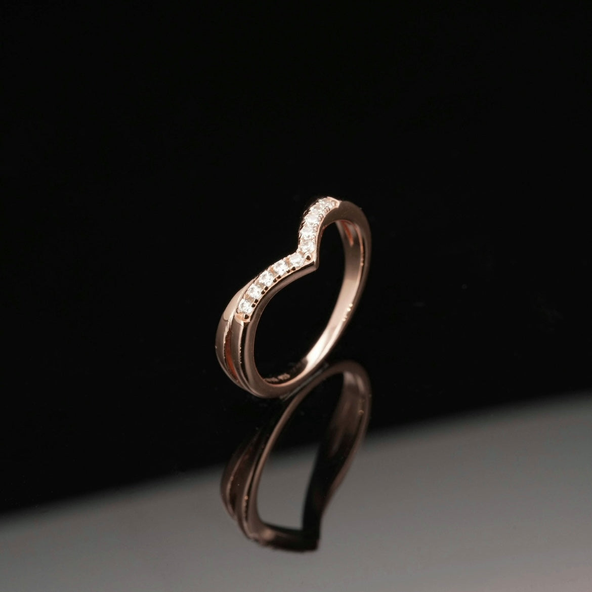 
                  
                    LVR039 DOUBLE V-SHAPE RING
                  
                