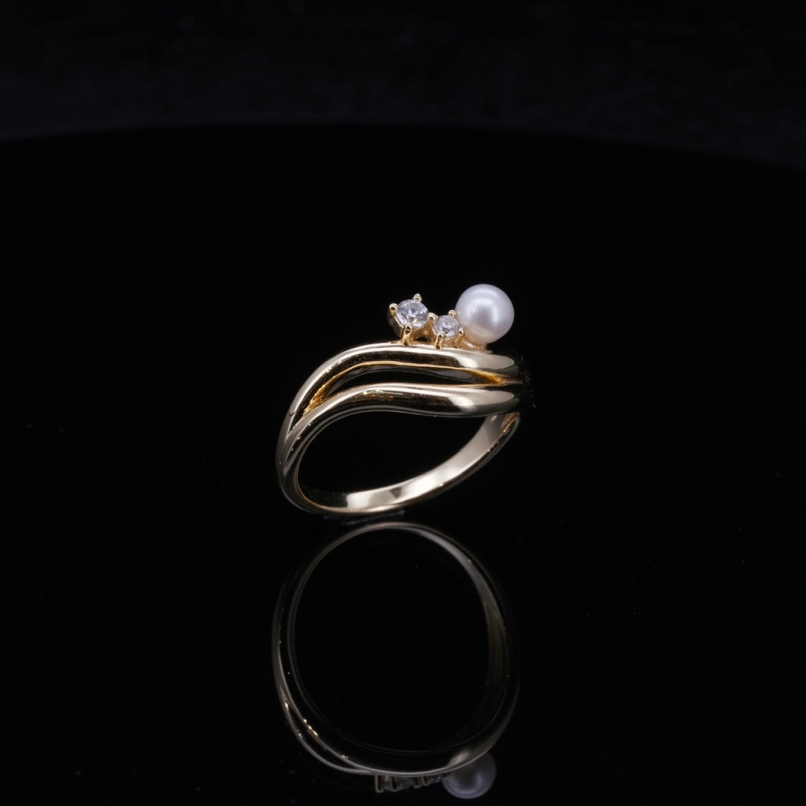 
                  
                    LVR043 SMILE PEARL COCKTAIL RING
                  
                