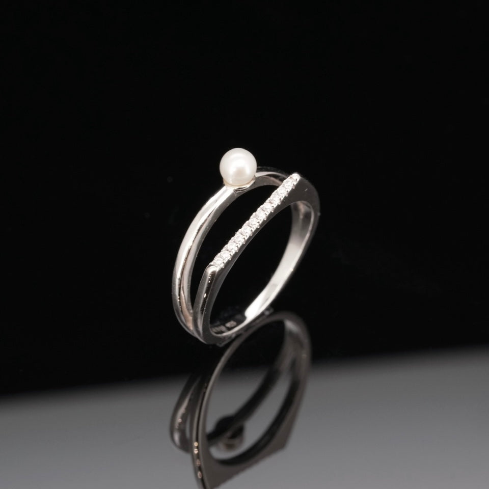 
                  
                    LVR037 TWO IN ONE PEARL RING
                  
                