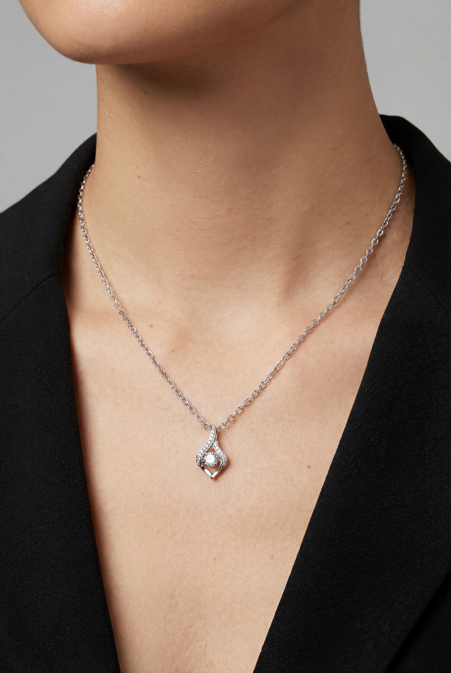 
                  
                    LVN013 COLLIER À PIERRES DANSANTES COURBES
                  
                