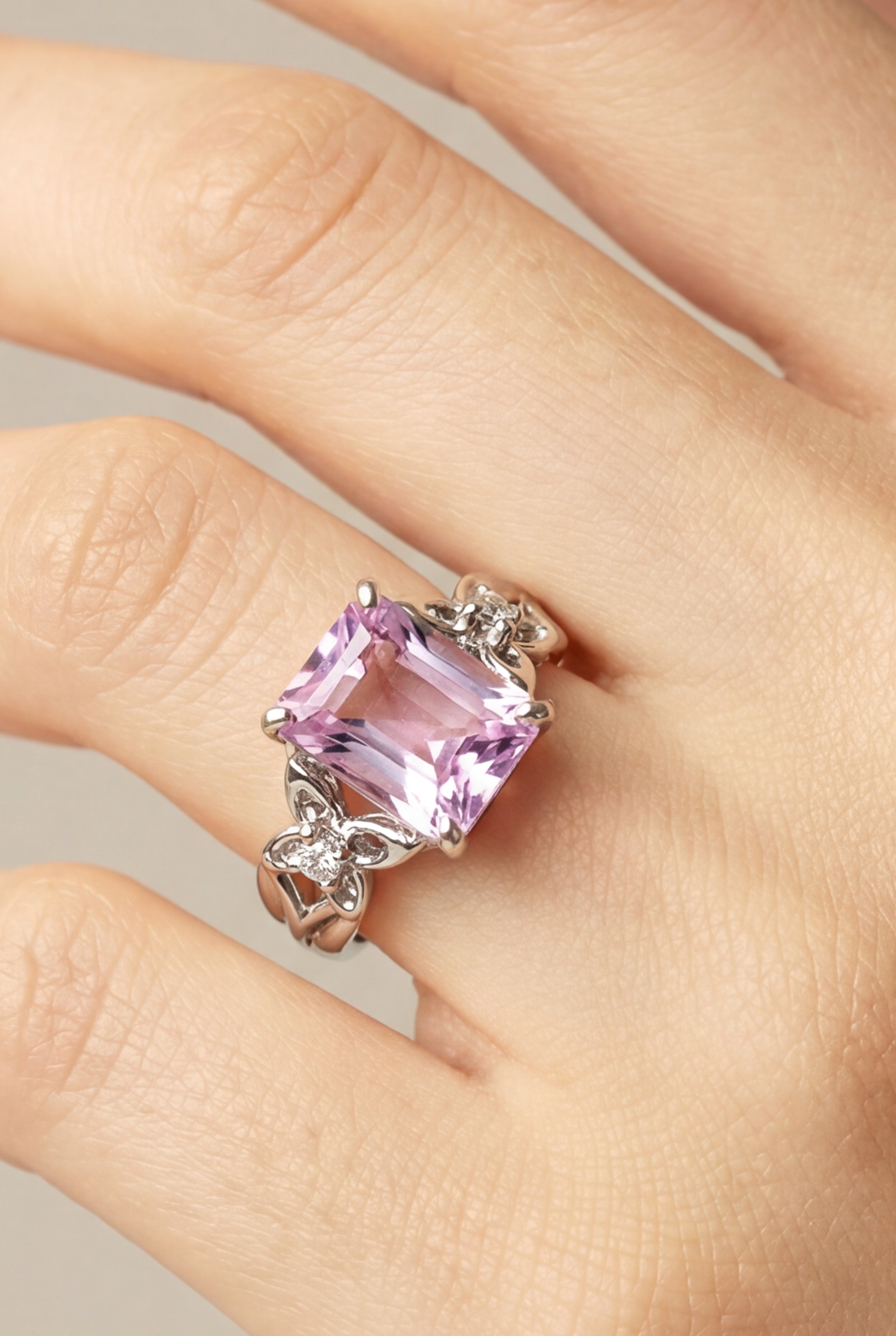 LVR011 SPARKLE VINE LEAF RING