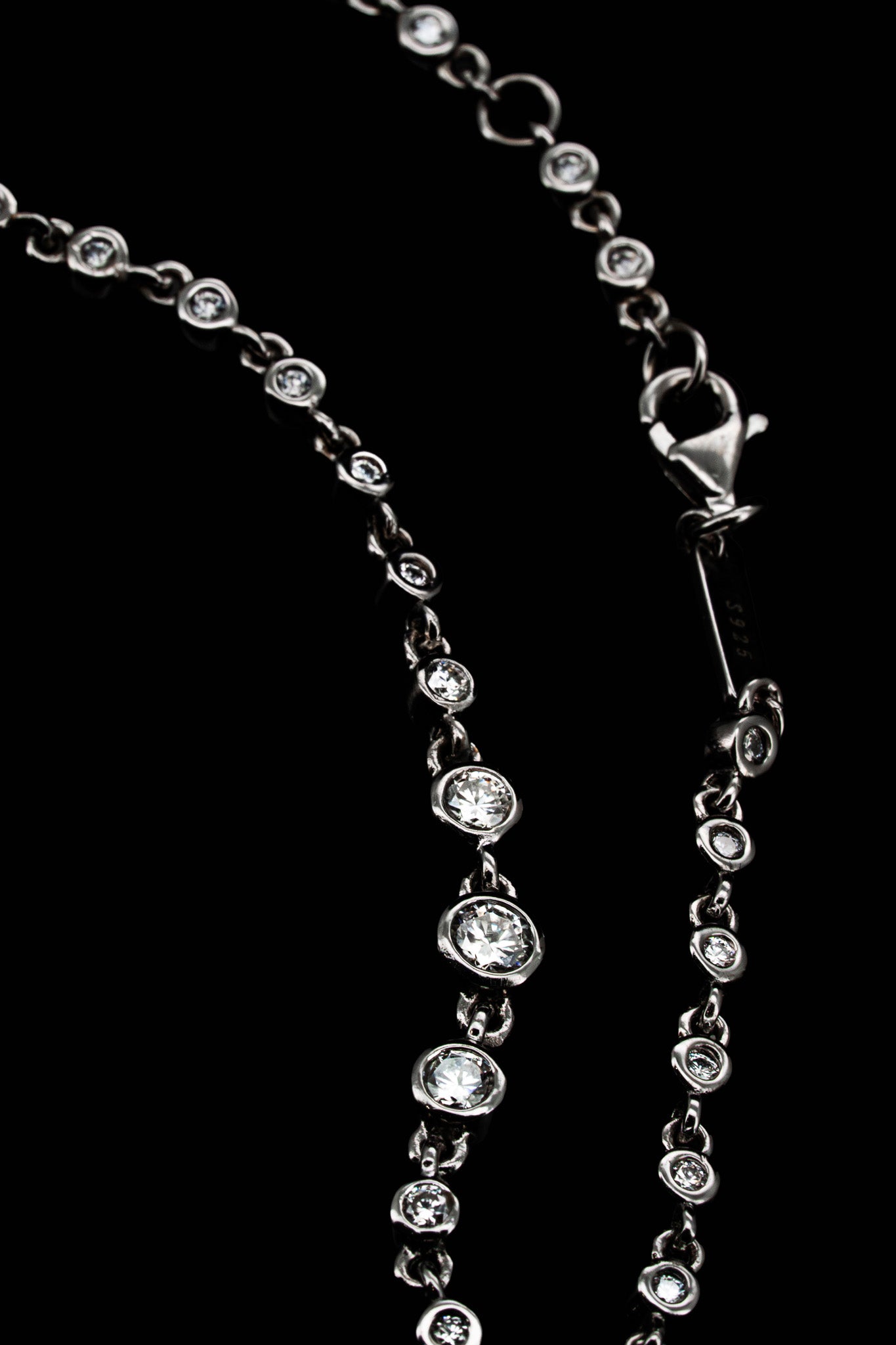 
                  
                    LVB009 SPARKLE CHAIN BRACELET
                  
                