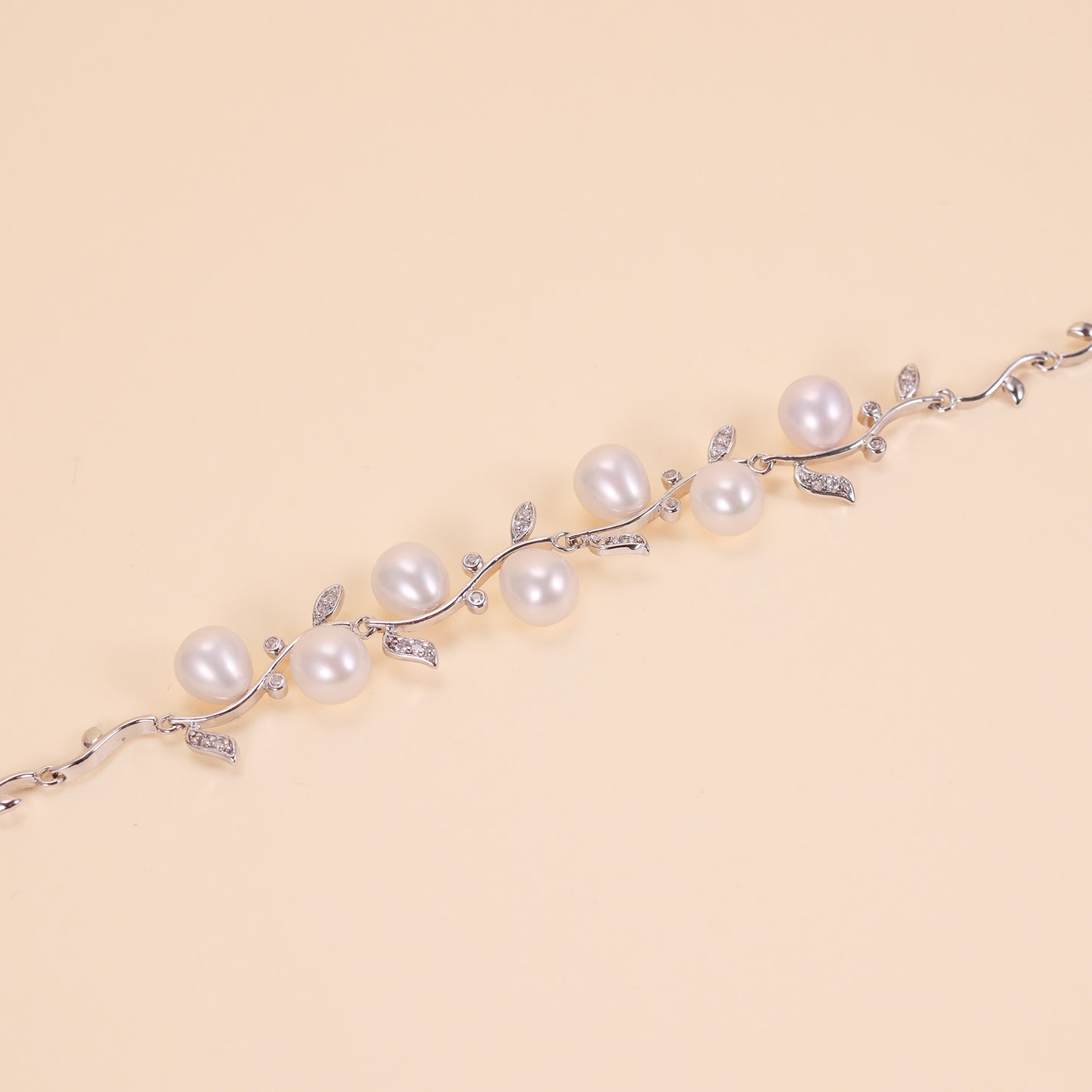 LVB013 Flower Vine Pearl Bracelet