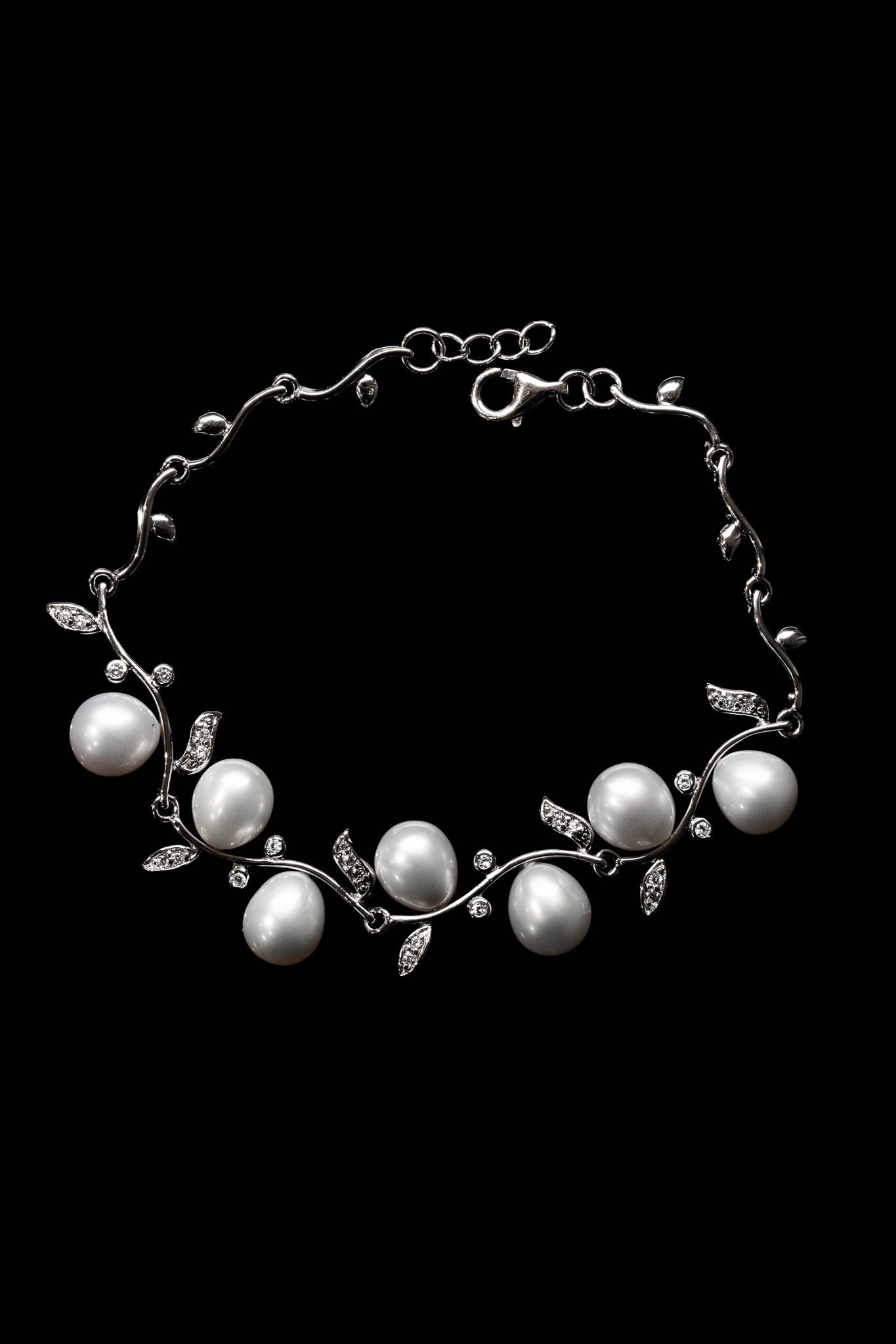 
                  
                    LVB013 FLOWER VINE PEARL BRACELET
                  
                