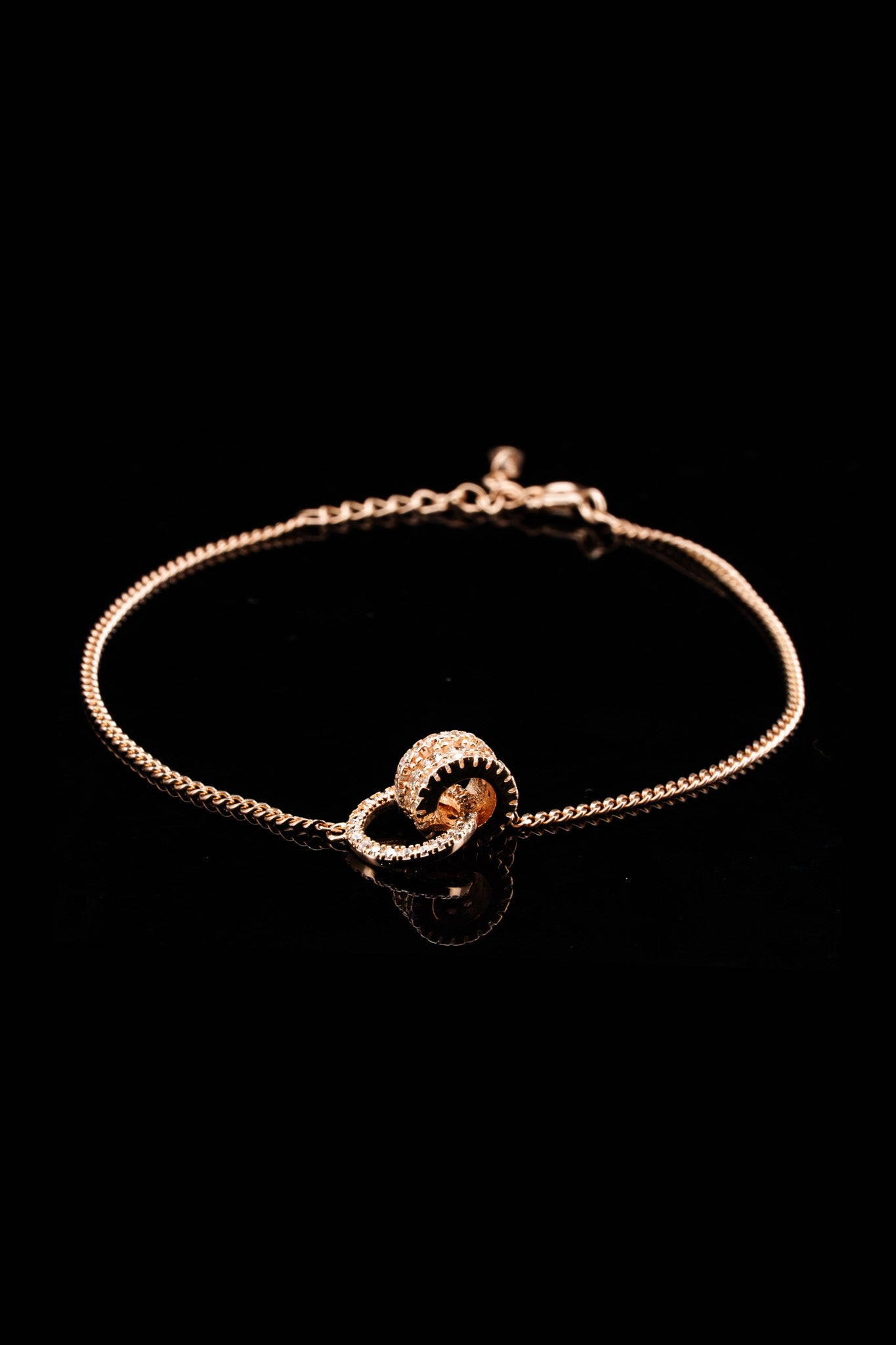
                  
                    LVB026 INTERTWINED BRACELET
                  
                