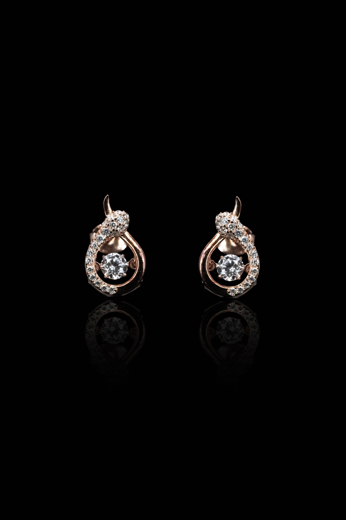 LVE028 SPARKLE CURVED DANCING STONE EARRINGS