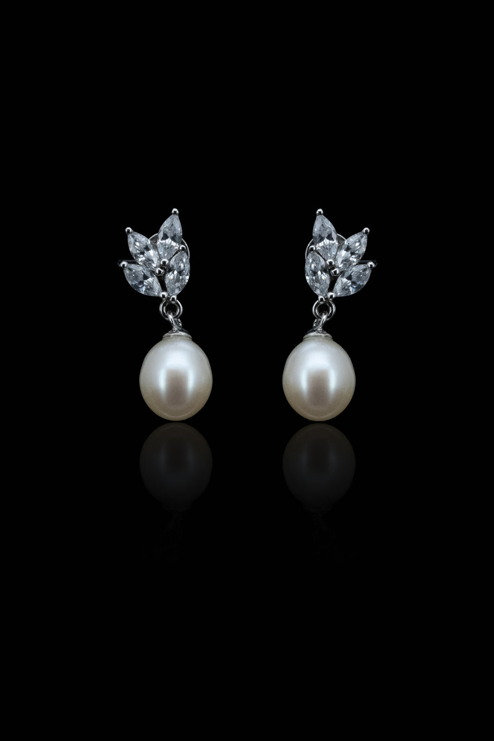 LVE043 SPARKLE LEAVES PEARL DROP EARRINGS