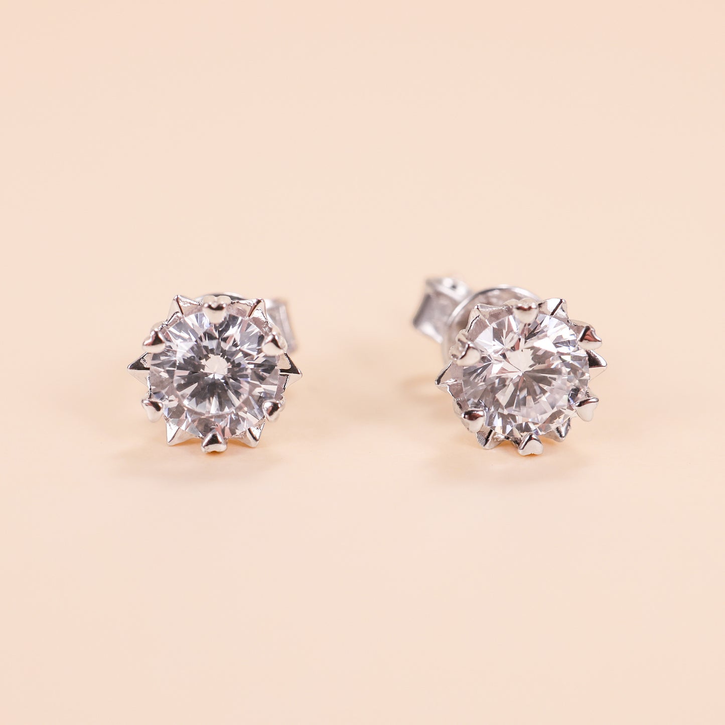 
                  
                    LVE053 SPARKLE ROUND PAVE STUD EARRINGS
                  
                