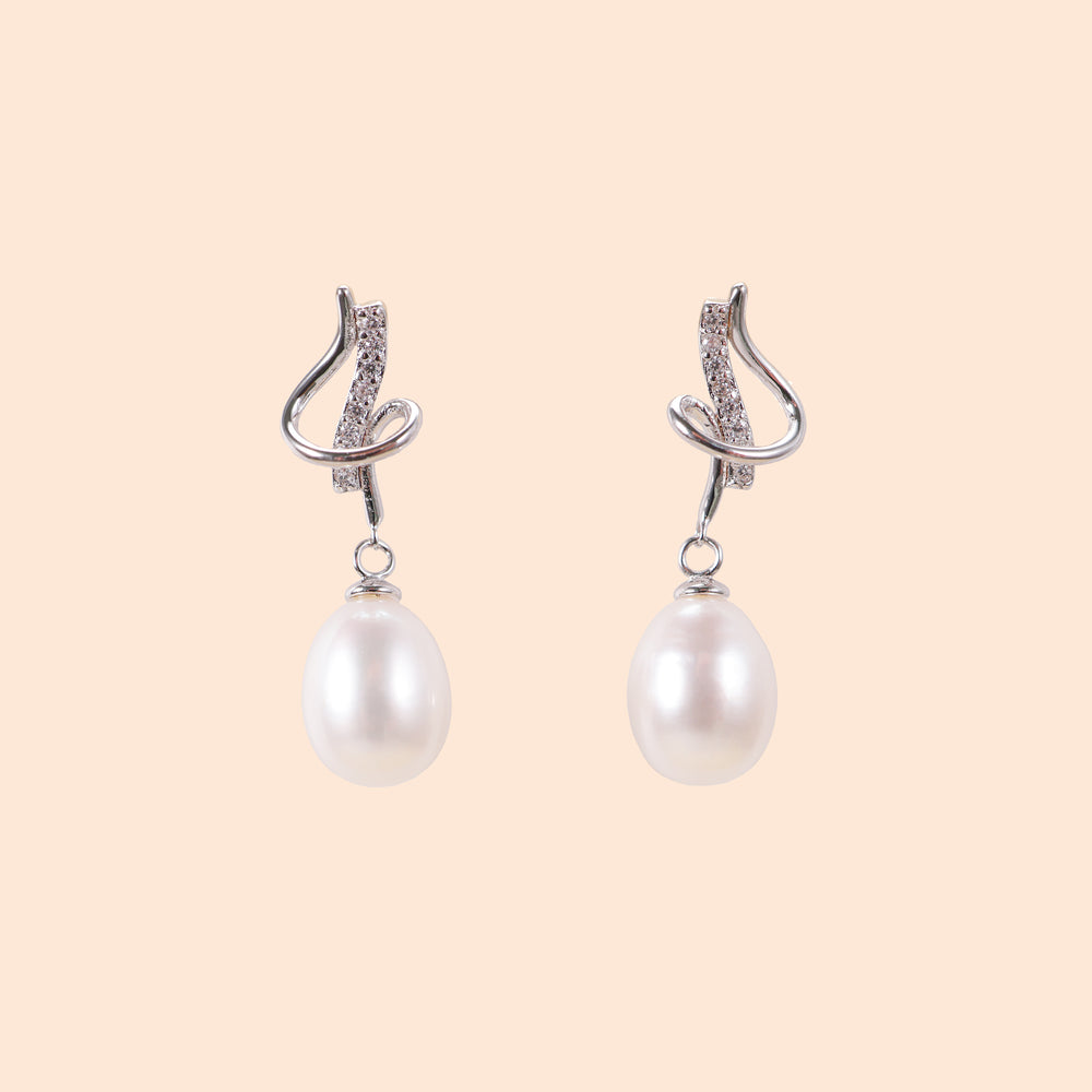 
                  
                    LVE055 CURVY PEARL DROP EARRINGS
                  
                