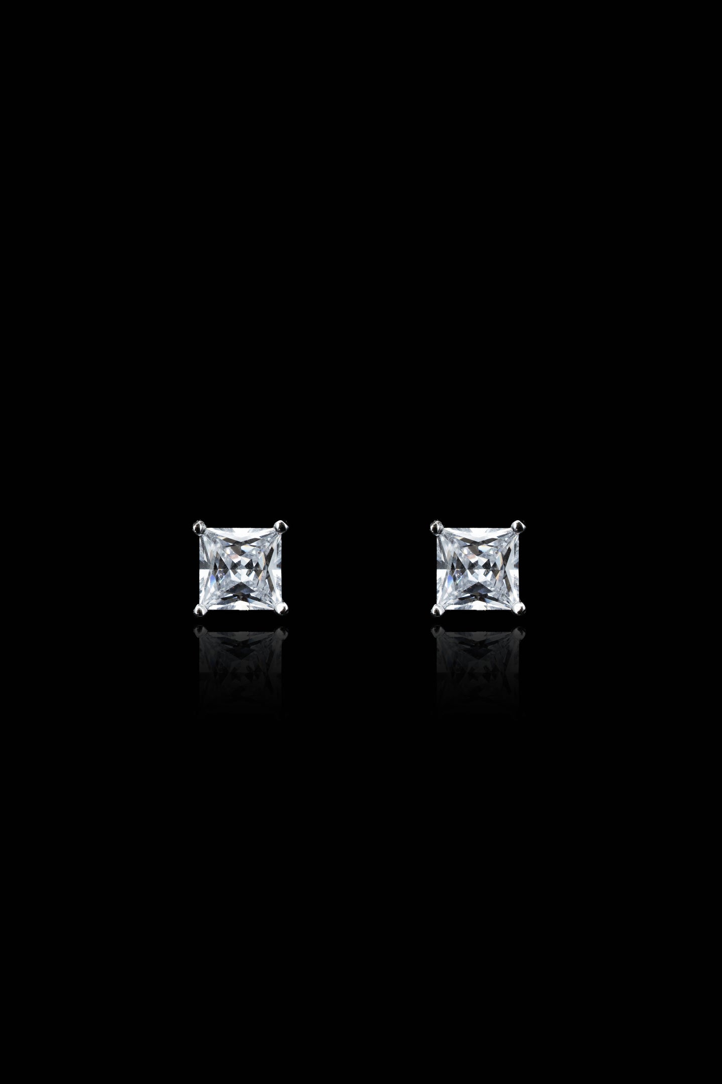 LVE056 SPARKLE SQUARE STUD EARRINGS