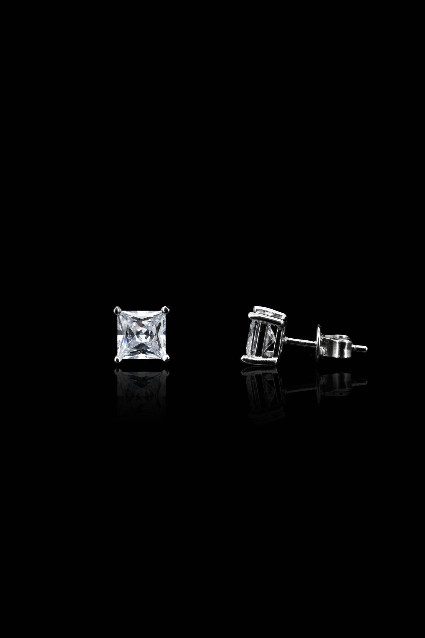 LVE056 SPARKLE SQUARE STUD EARRINGS