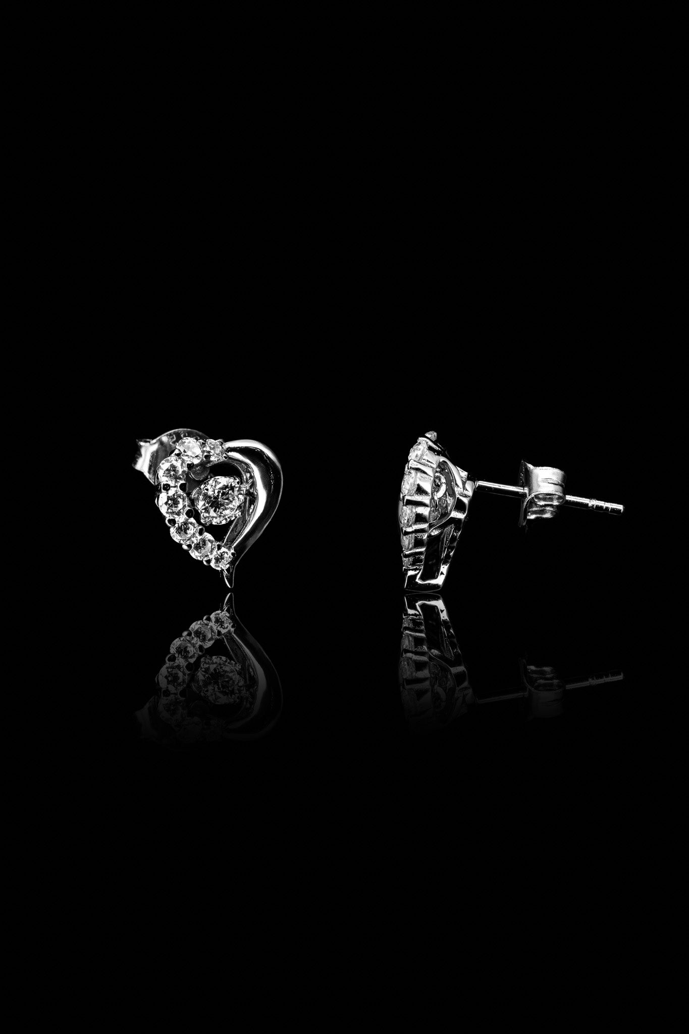 
                  
                    LVE079 OLIVE DANCING HEART EARRINGS
                  
                