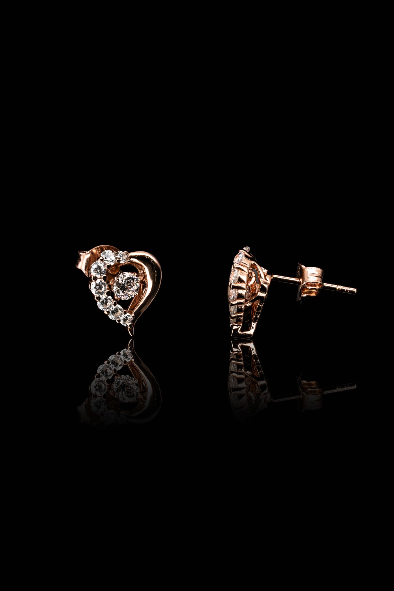 LVE079 OLIVE DANCING HEART EARRINGS