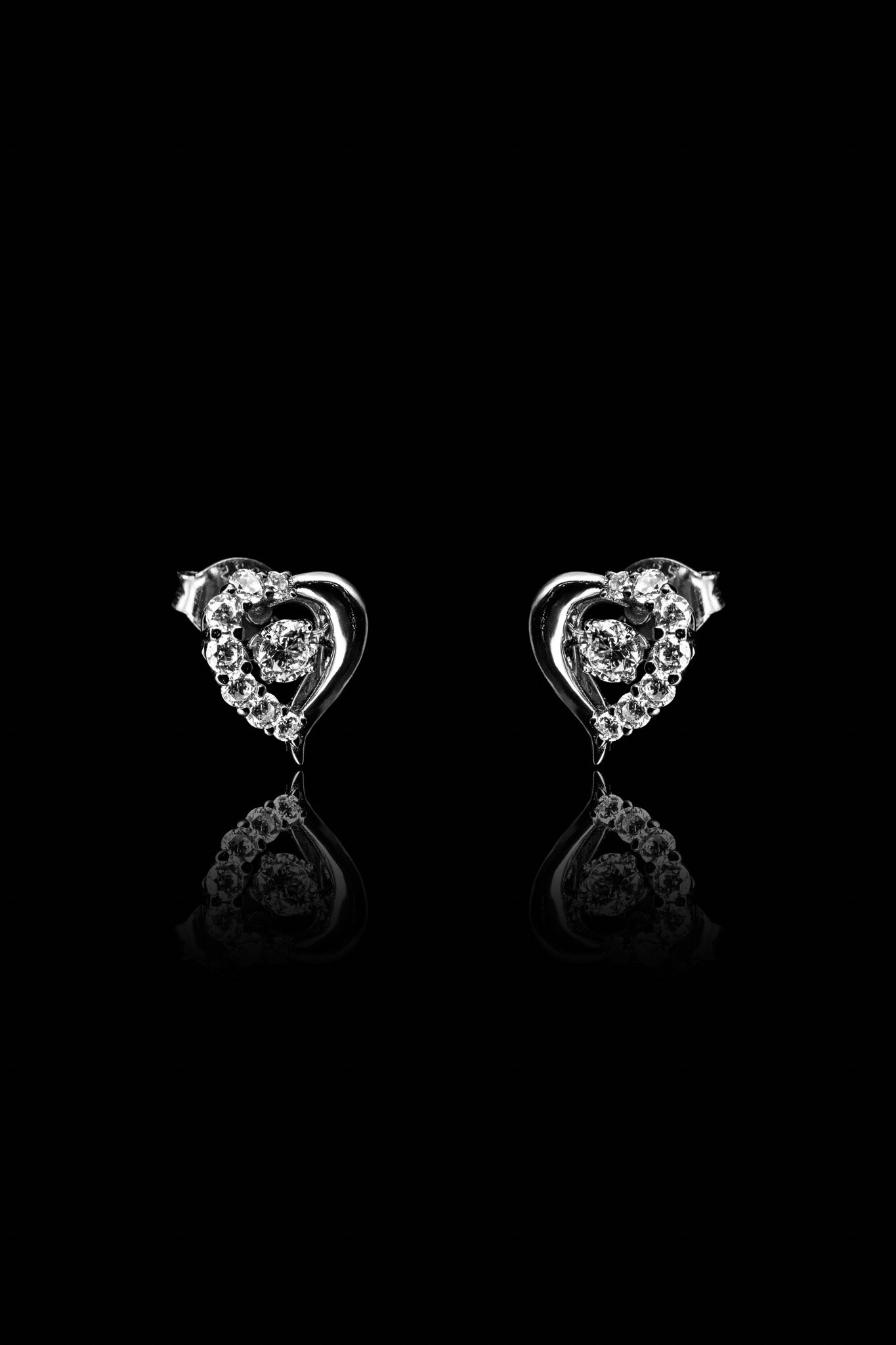 
                  
                    LVE079 OLIVE DANCING HEART EARRINGS
                  
                