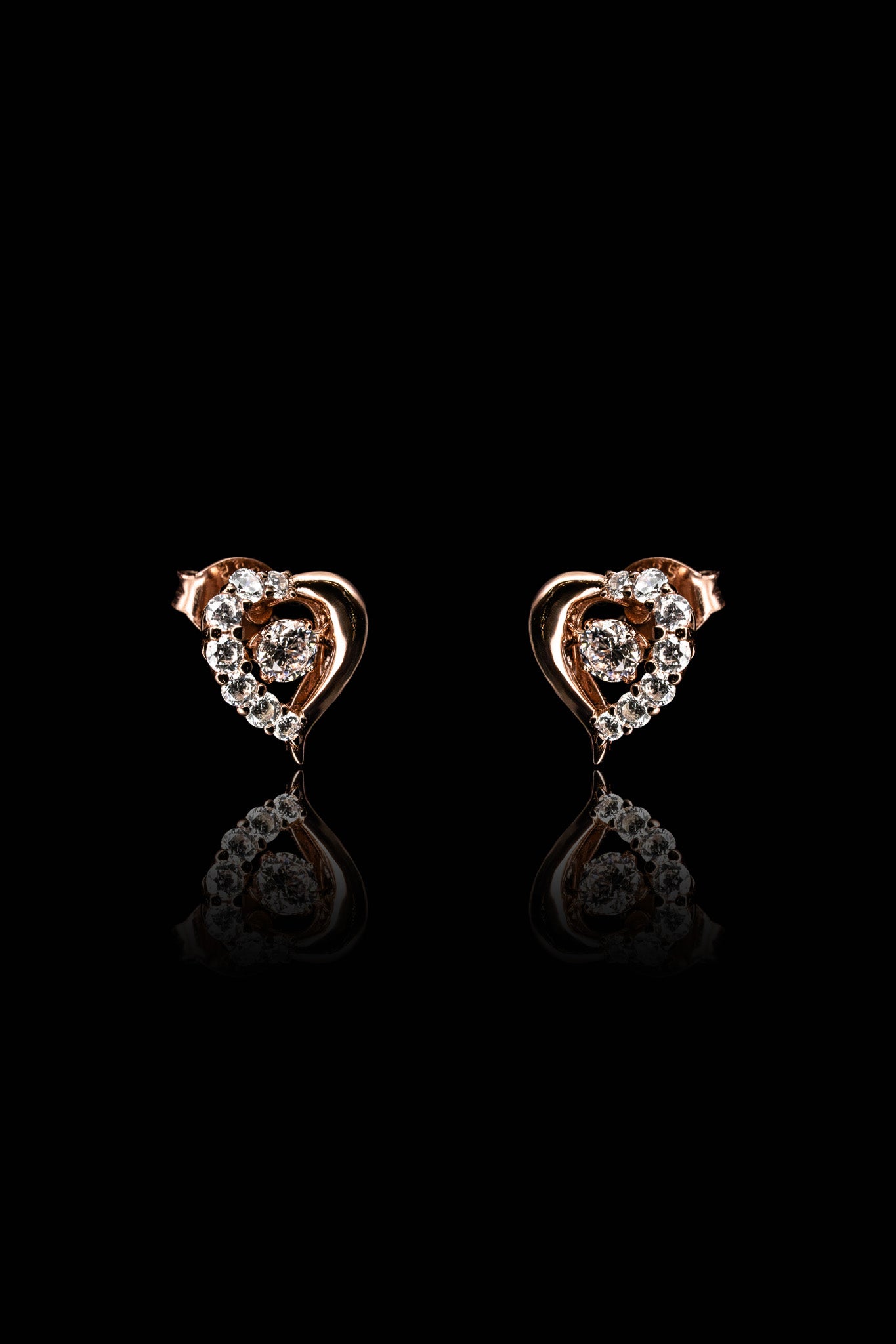 LVE079 OLIVE DANCING HEART EARRINGS