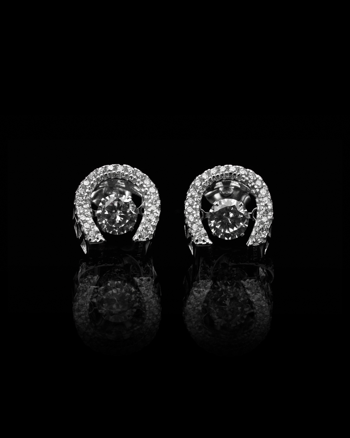 LVE082 LUCKY CHARM HORSESHOE DANCING STONE STUD EARRINGS
