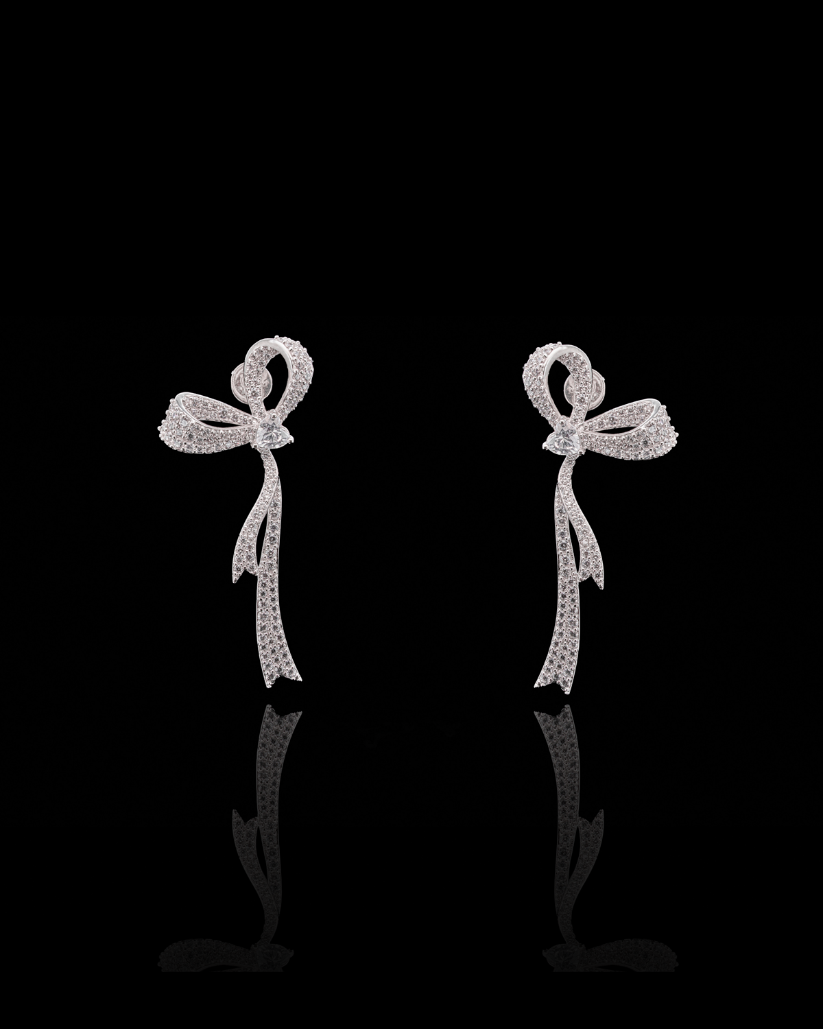 LVE090 GOTHIC GRACE RIBBON EARRINGS
