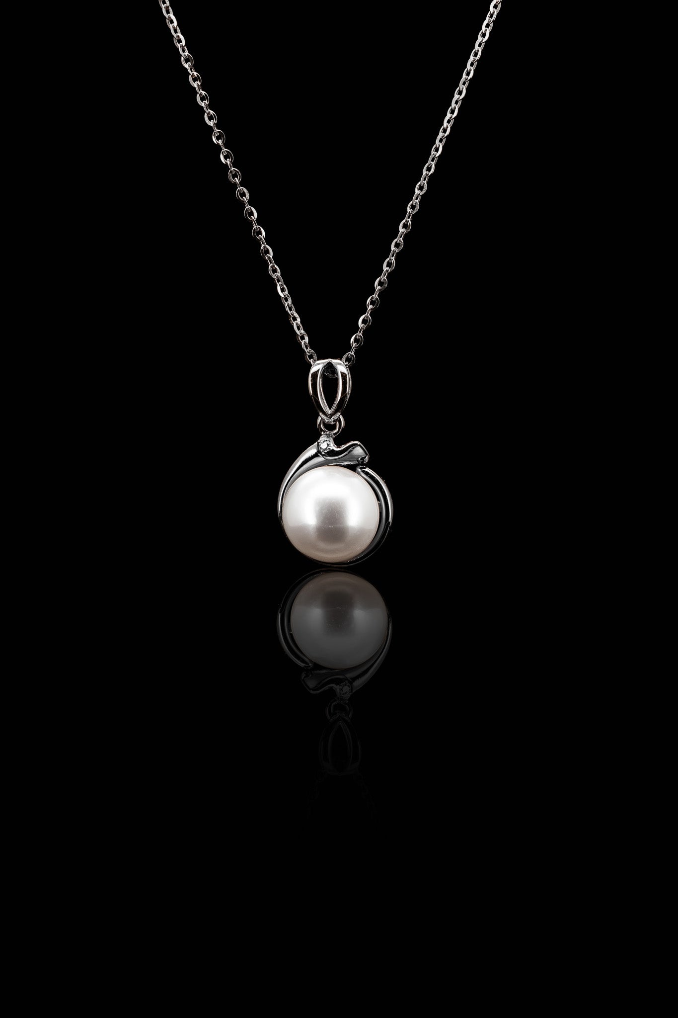 
                  
                    LVN001 FRESHWATER CULTURED PEARL NATURAL DIAMOND NECKLACE
                  
                