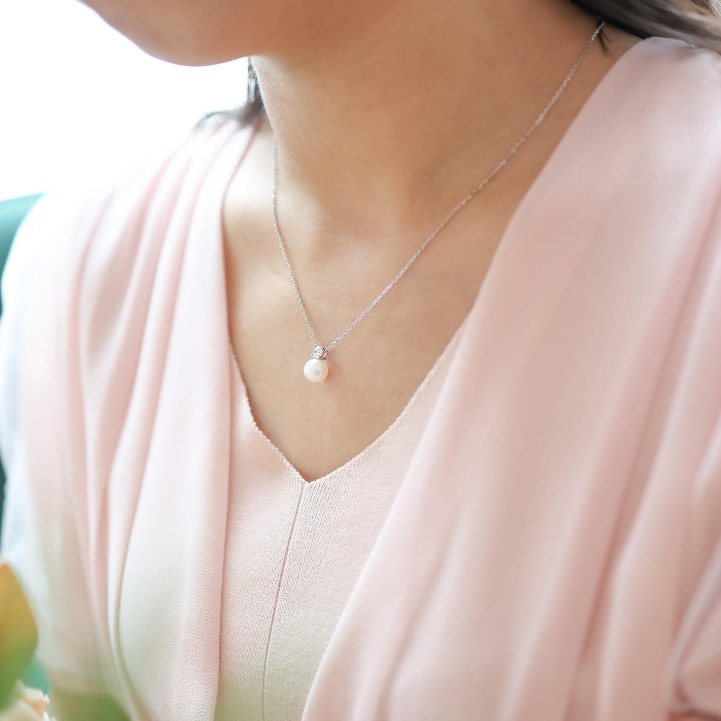 
                  
                    LVN042 LITTLE MAEVE PEARL NECKLACE
                  
                