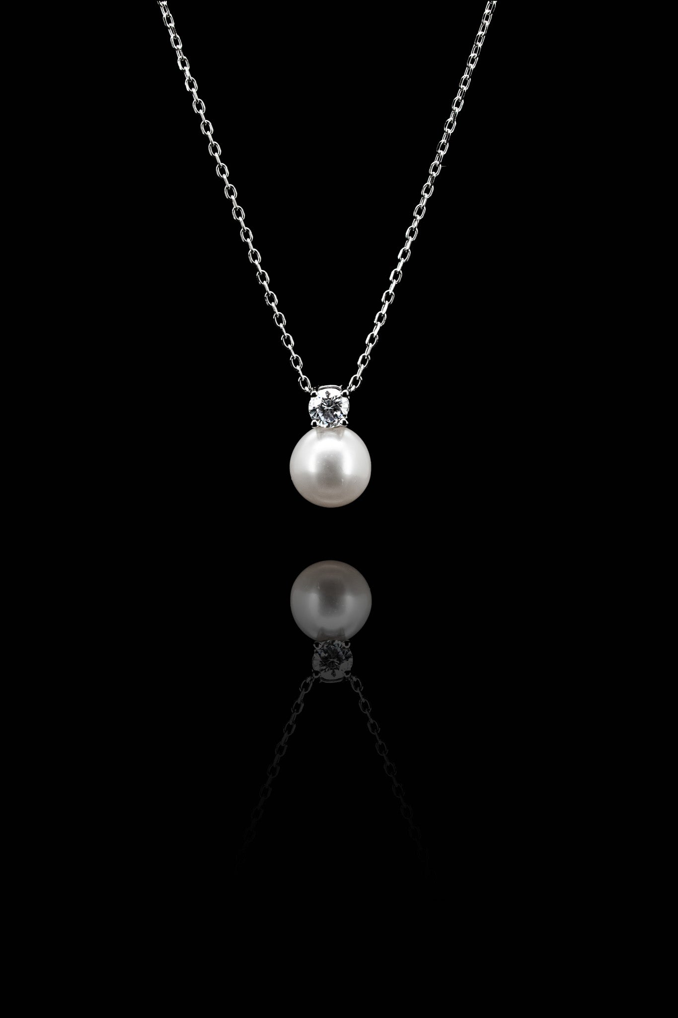 LVN042 LITTLE MAEVE PEARL NECKLACE