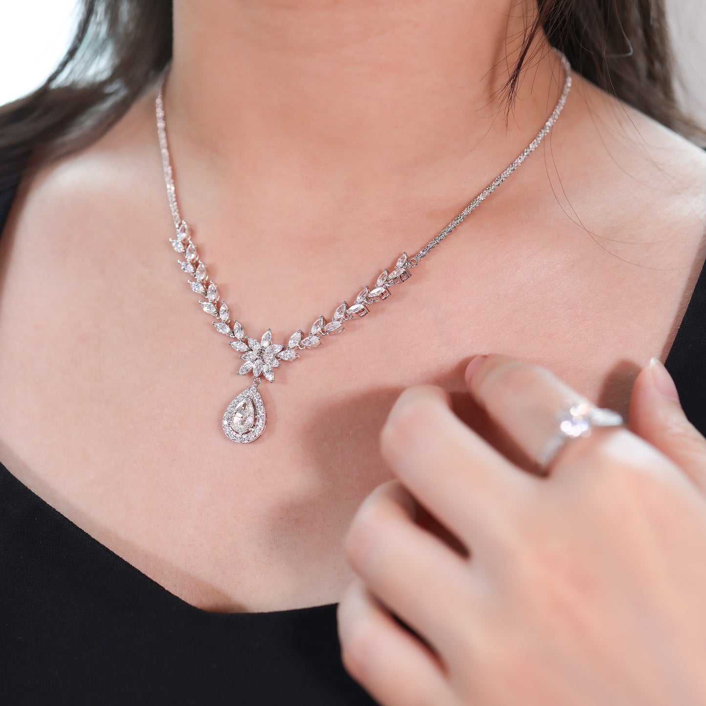 LVN048 ETERNELLE Y-DROP NECKLACE