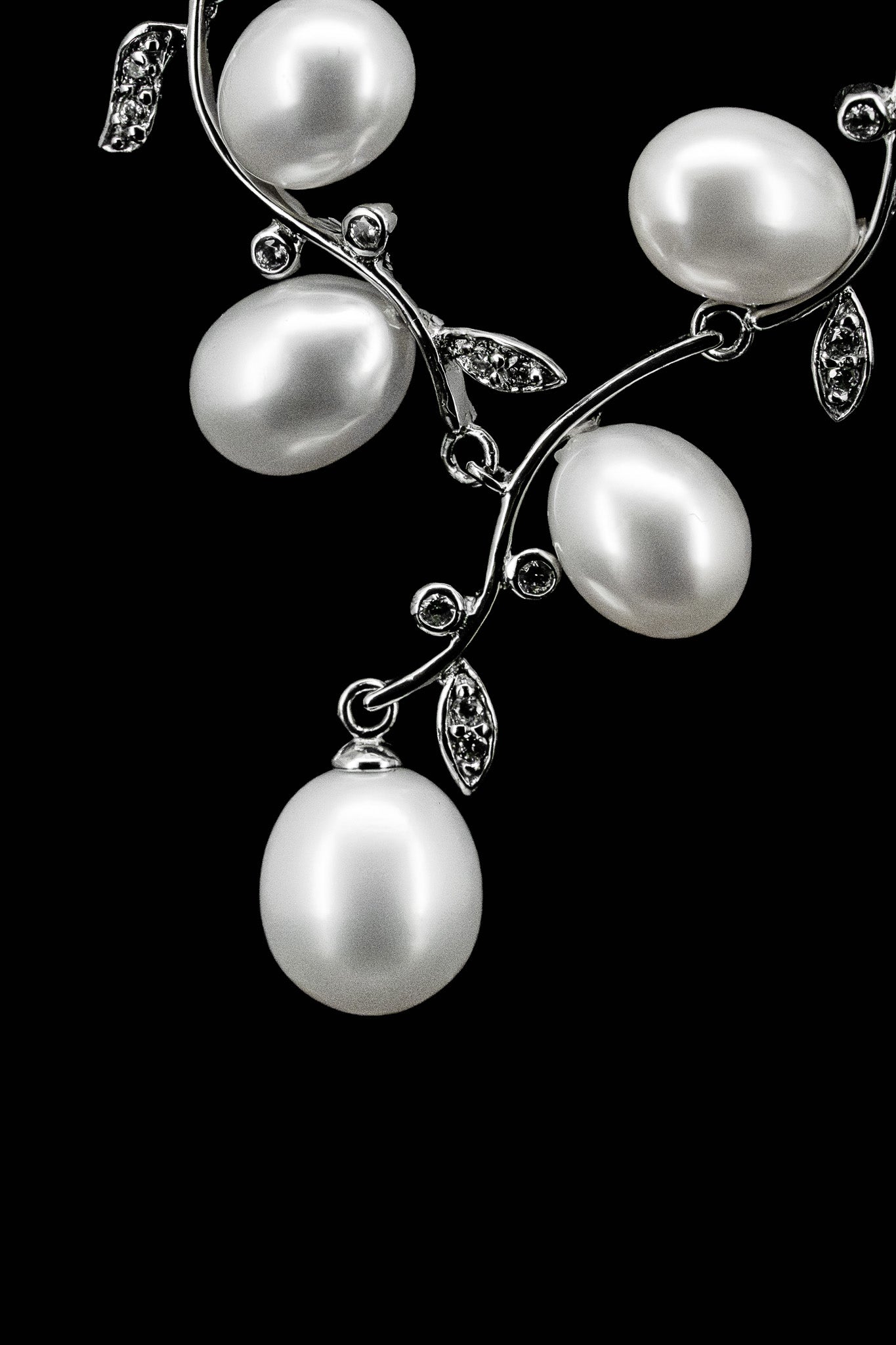 LVN065 VINE LUMIÈRE PEARL NECKLACE