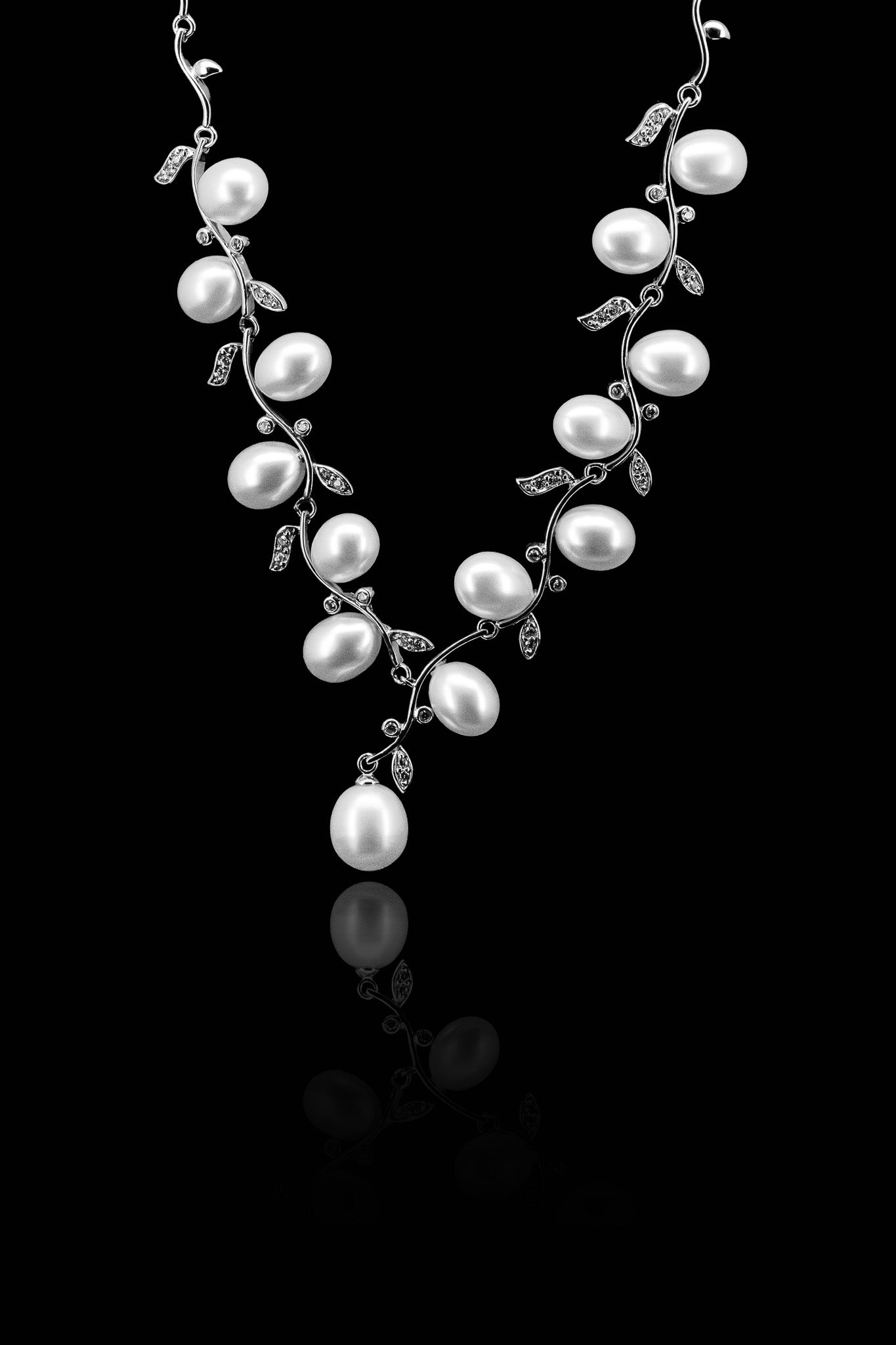 LVN065 VINE LUMIÈRE PEARL NECKLACE