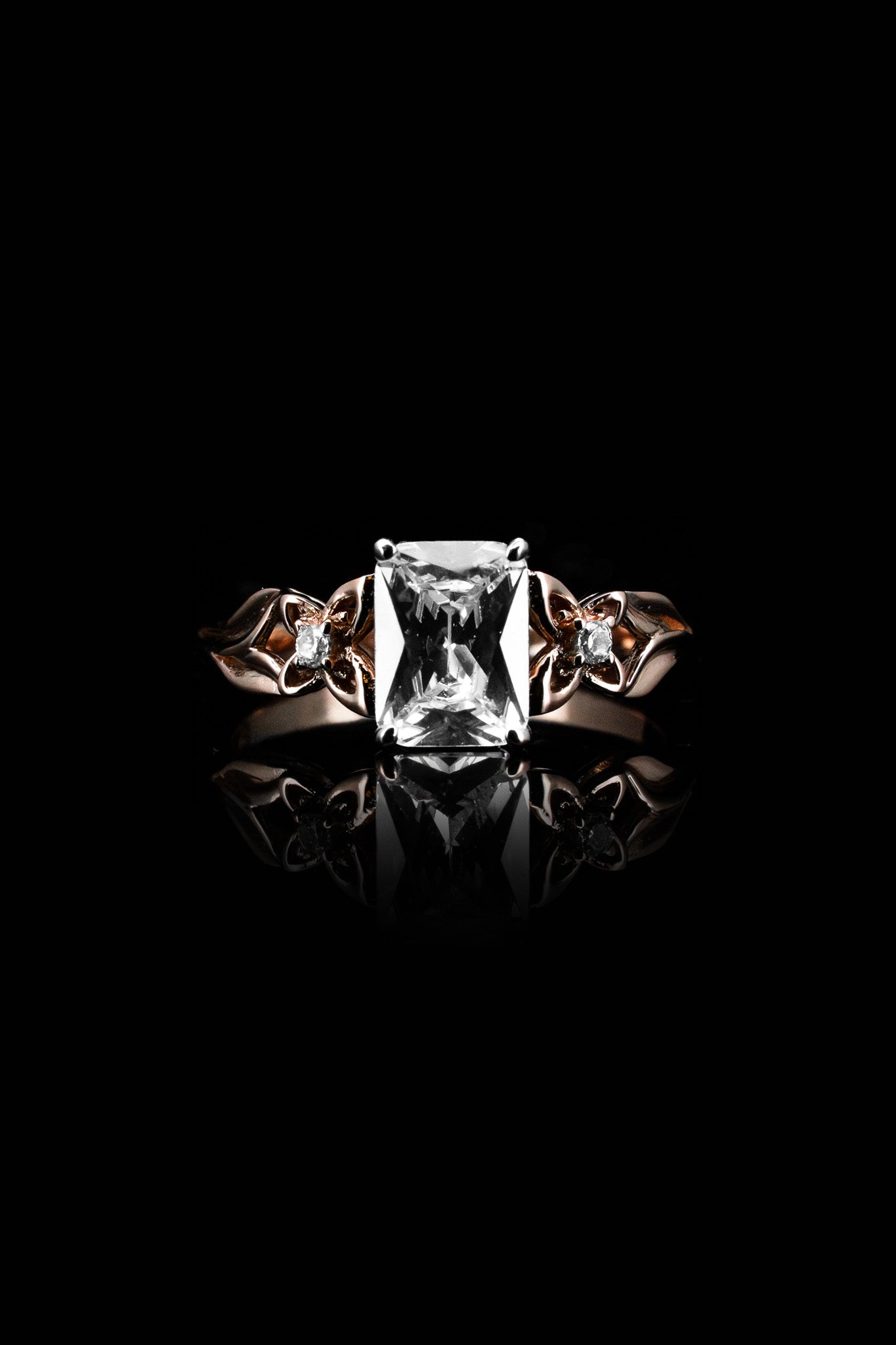 
                  
                    LVR011 SPARKLE VINE LEAF RING
                  
                