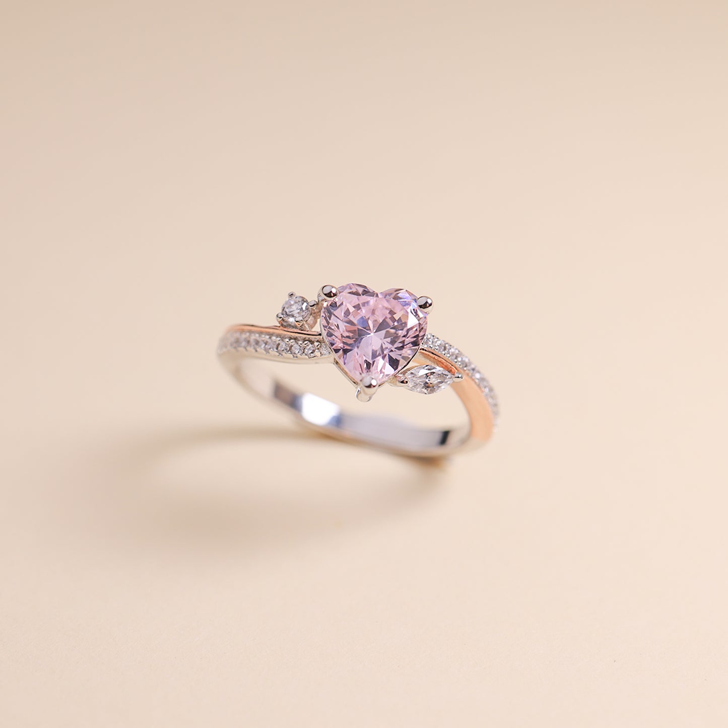 
                  
                    LVR012 BAGUE CŒUR ÉLEVÉ MARQUISE
                  
                