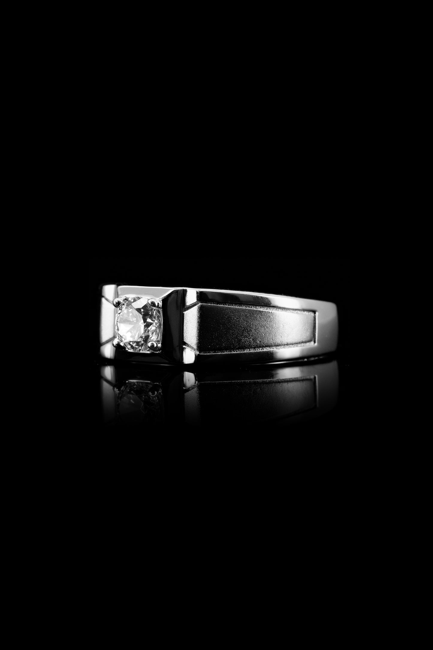 
                  
                    LVR016 AURORA EDGE COUPLE RING I
                  
                