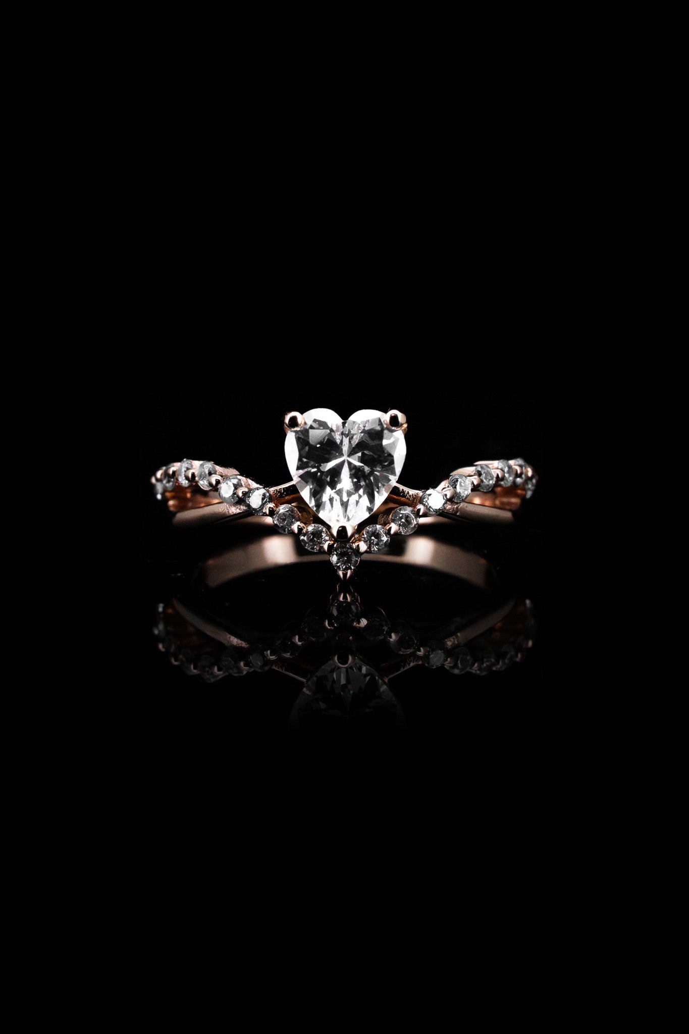 LVR021 THE FLOATING HEART RING