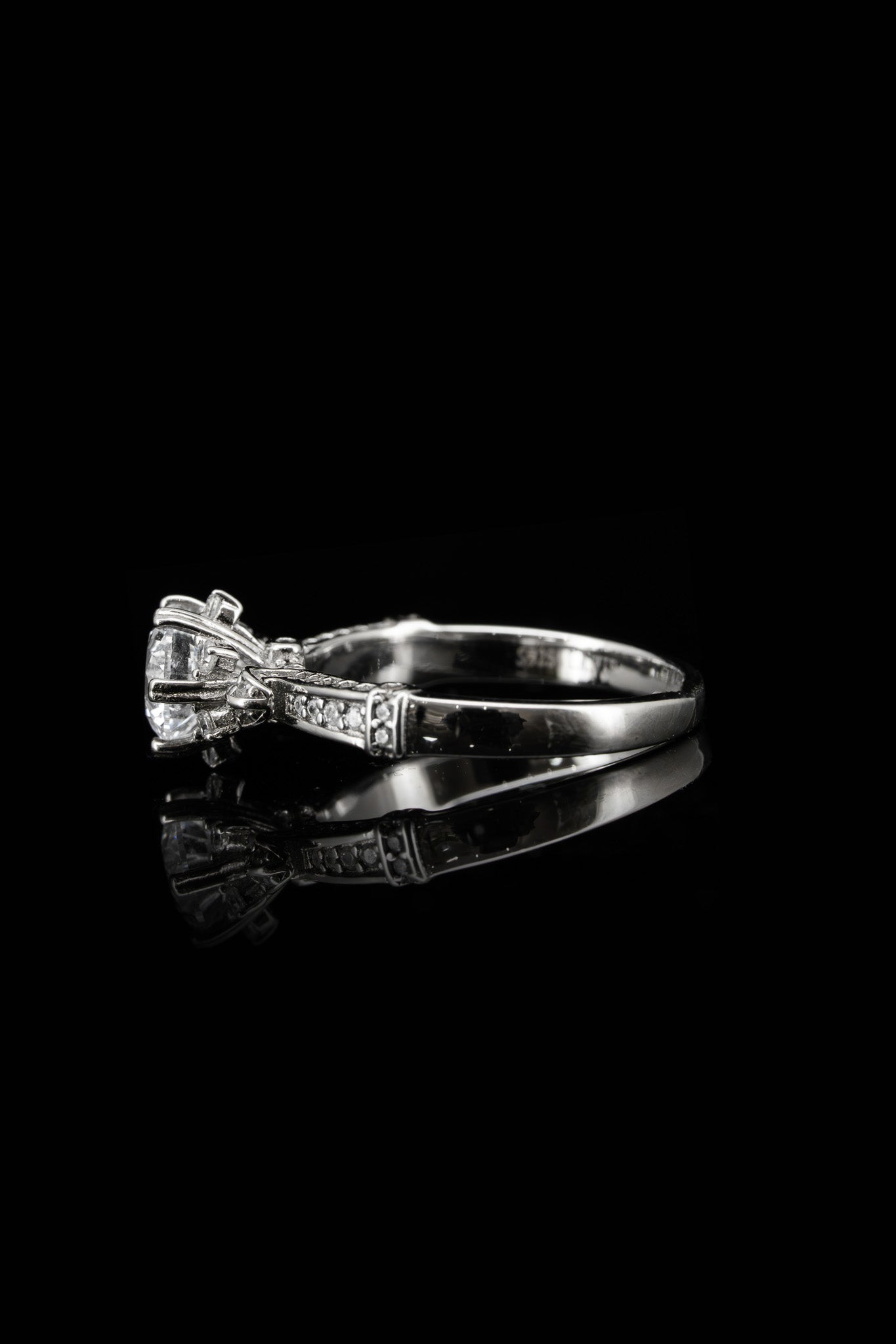 
                  
                    LVR023 RIBBON SOLITAIRE RING
                  
                