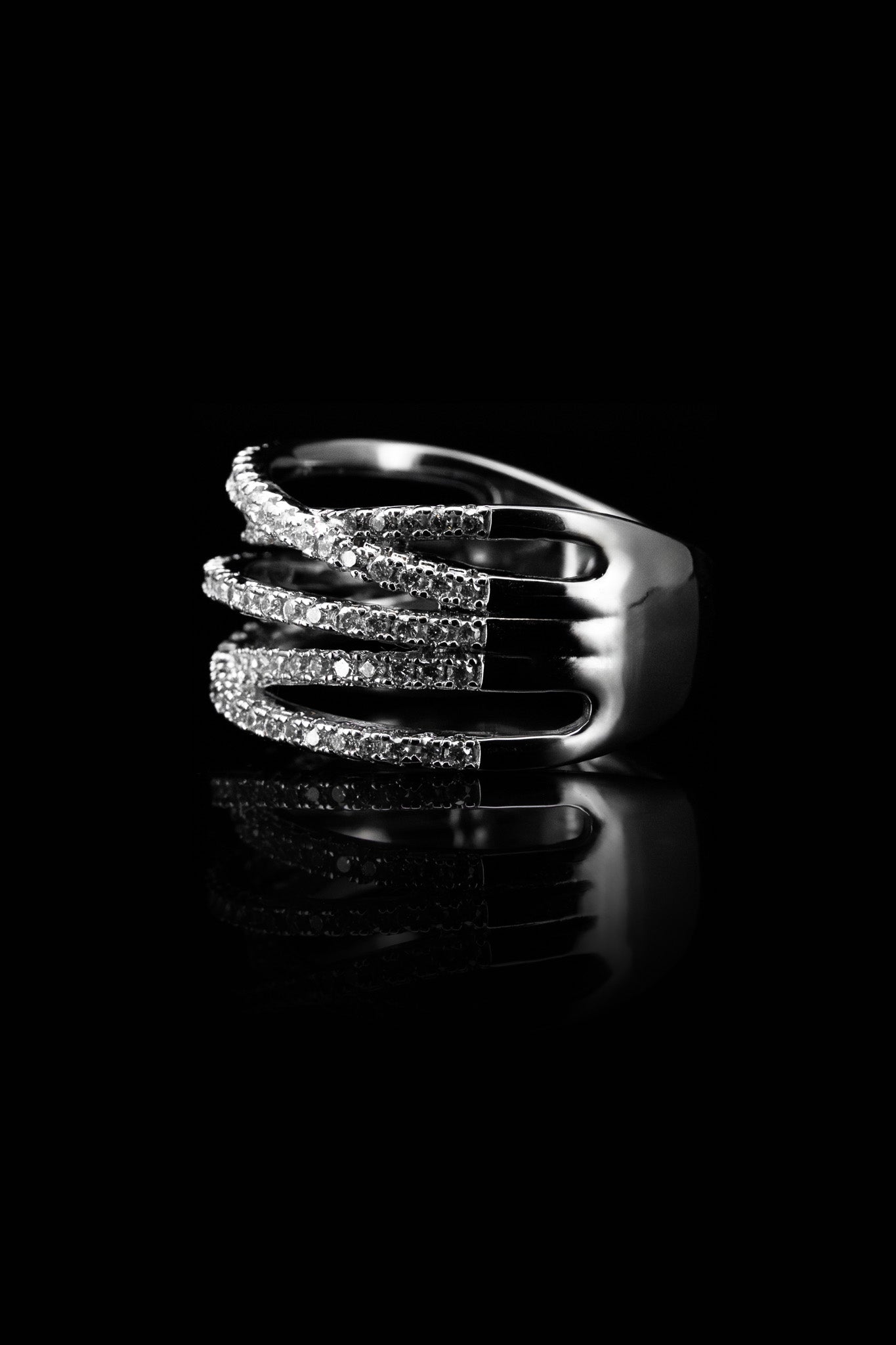 
                  
                    LVR038 SPARKLE LINES RING
                  
                