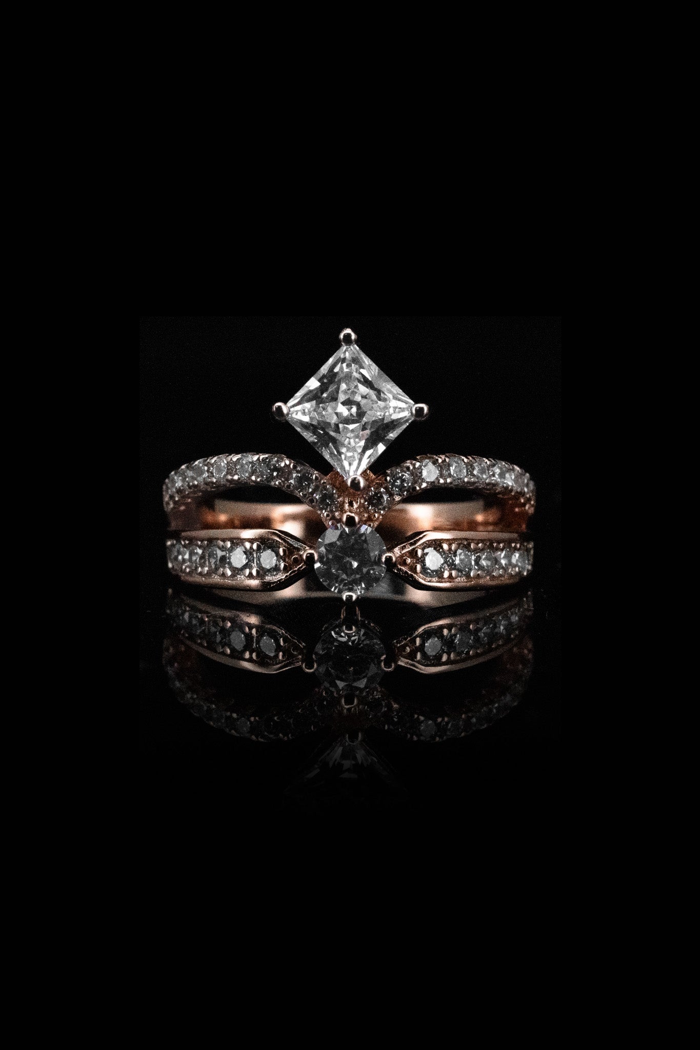 
                  
                    LVR055 SPARKLE CROWN RING
                  
                