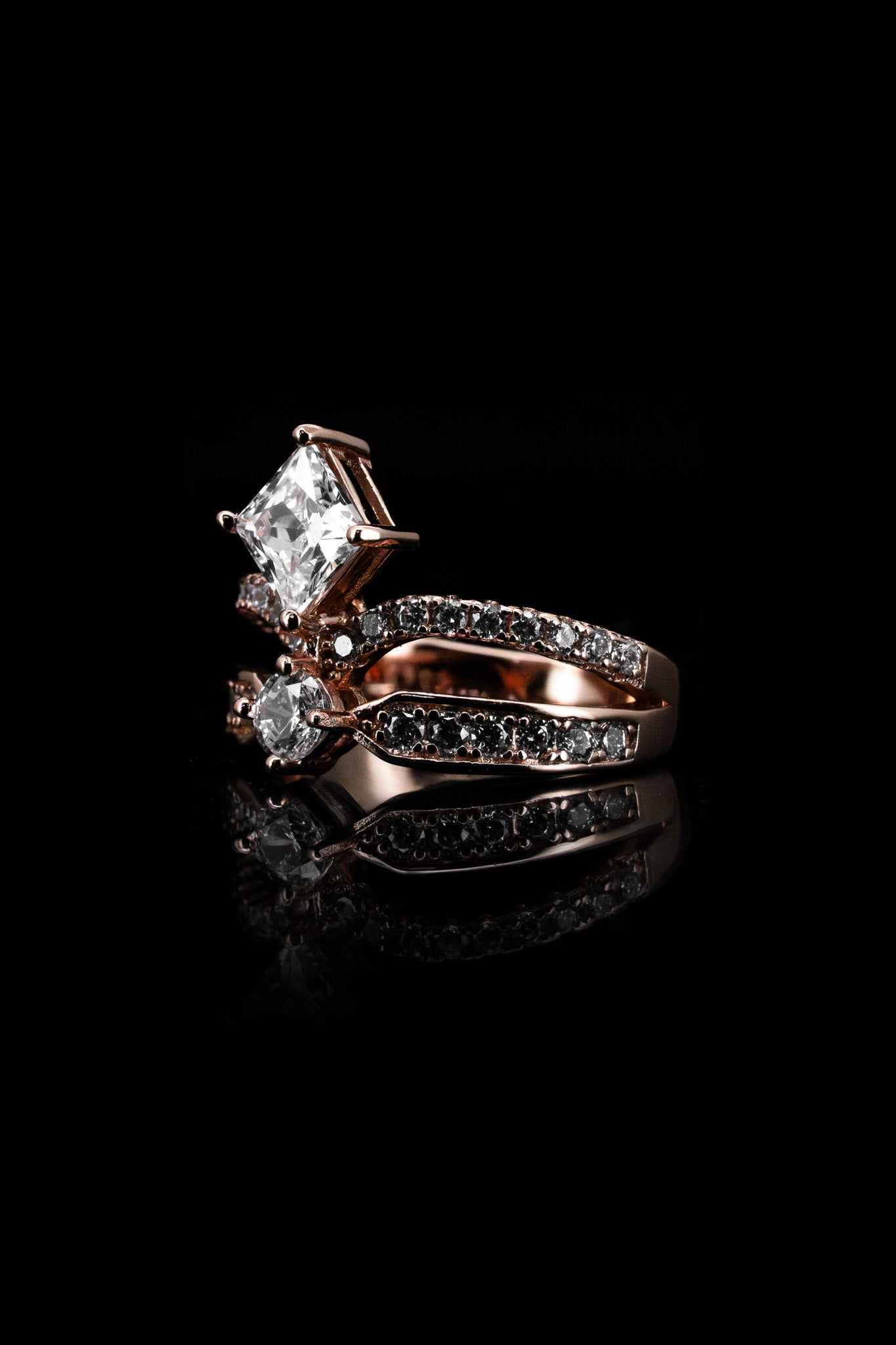 
                  
                    LVR055 SPARKLE CROWN RING
                  
                