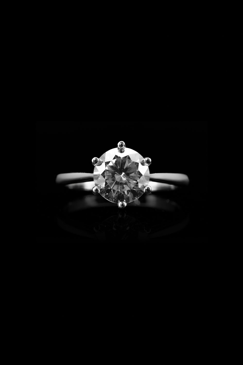 LVR075 CLASSIC SOLITAIRE RING