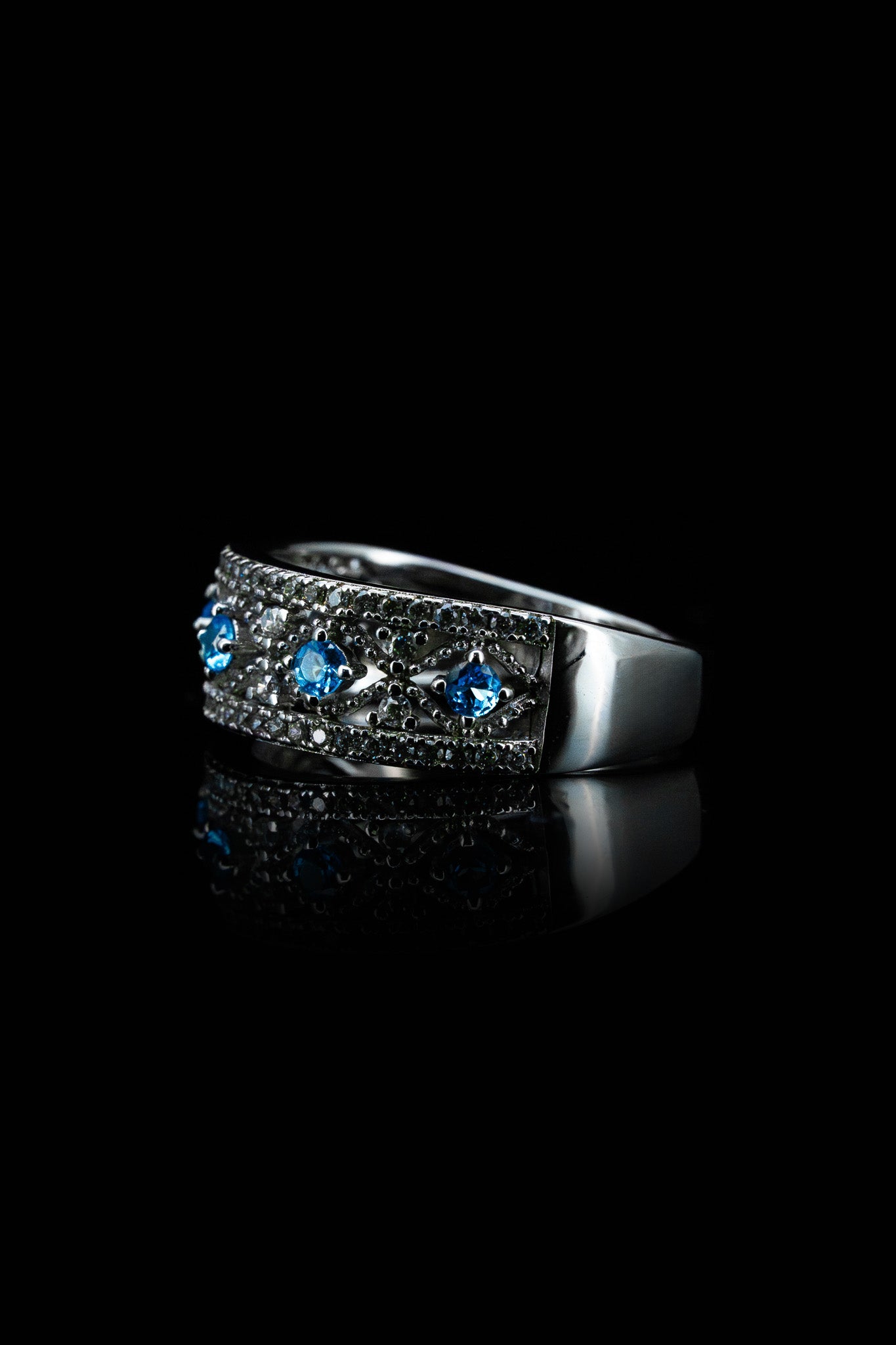 LVR086 ROYAL SAPPHIRE ETERNITY RING