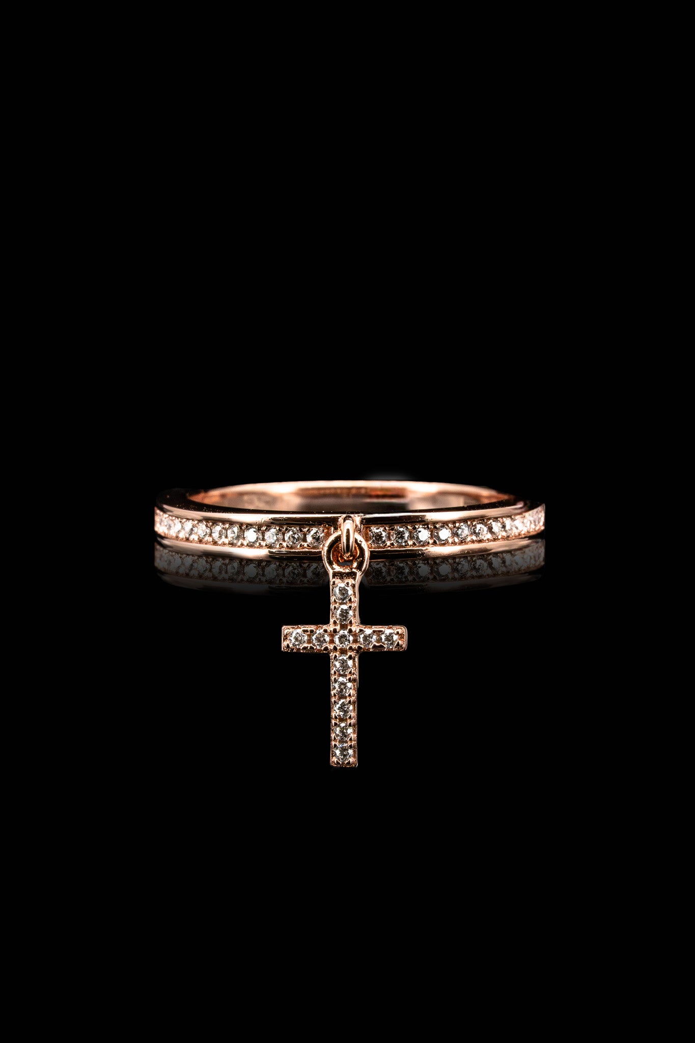 
                  
                    LVR095 CROSS PENDANT PAVÉ RING
                  
                